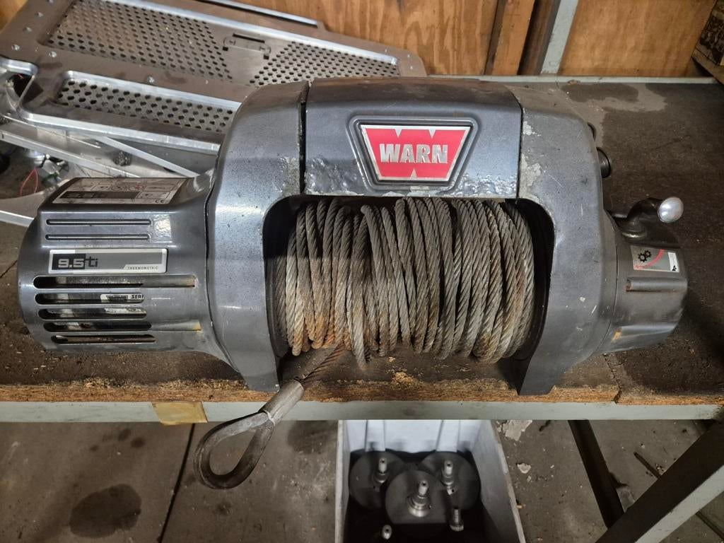 Warn 9.5 TI lier - Motor vast, nooit gebruikt, Ophalen of Verzenden, Gebruikt, Universele onderdelen