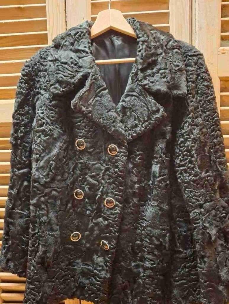 Vintage Zwarte astrakan bontjas mt 36/38, Kleding | Dames, Jassen | Winter, Gedragen, Maat 36 (S), Zwart, Ophalen of Verzenden