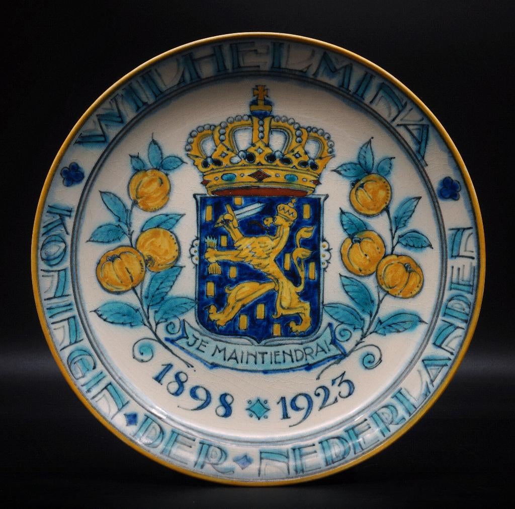 Porceleyne Fles wandbord Wilhelmina 1923, Verzamelen, Koninklijk Huis en Royalty, Ophalen of Verzenden, Zo goed als nieuw, Nederland