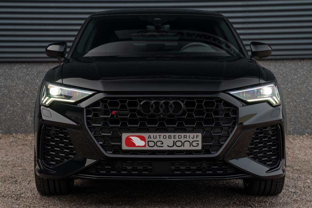 Audi RS Q3 Sportback 2.5 TFSI Quattro 400PK | Pano | Trekhaa, Auto's, Audi, 12 maanden, Gebruikt, Zwart, Bedrijf