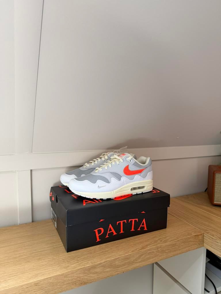 Patta X Nike Air Max 1 (White/Hyper Crimso’, Wit, Nieuw, Ophalen of Verzenden, Sneakers of Gympen