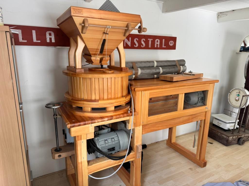 (Steen) graan maal machine, Ophalen, Zo goed als nieuw