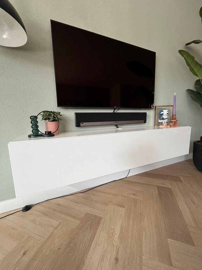 Hangend tv meubel hoogglans wit, Ophalen, Kunststof, Gebruikt, 150 tot 200 cm