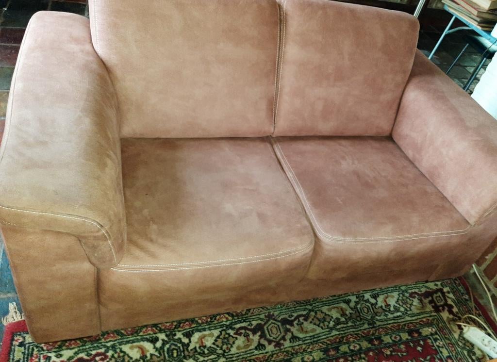 Comfortabele 2-zits bank van lichtbruin suède, Ophalen, Gebruikt, 150 tot 200 cm, Tweepersoons