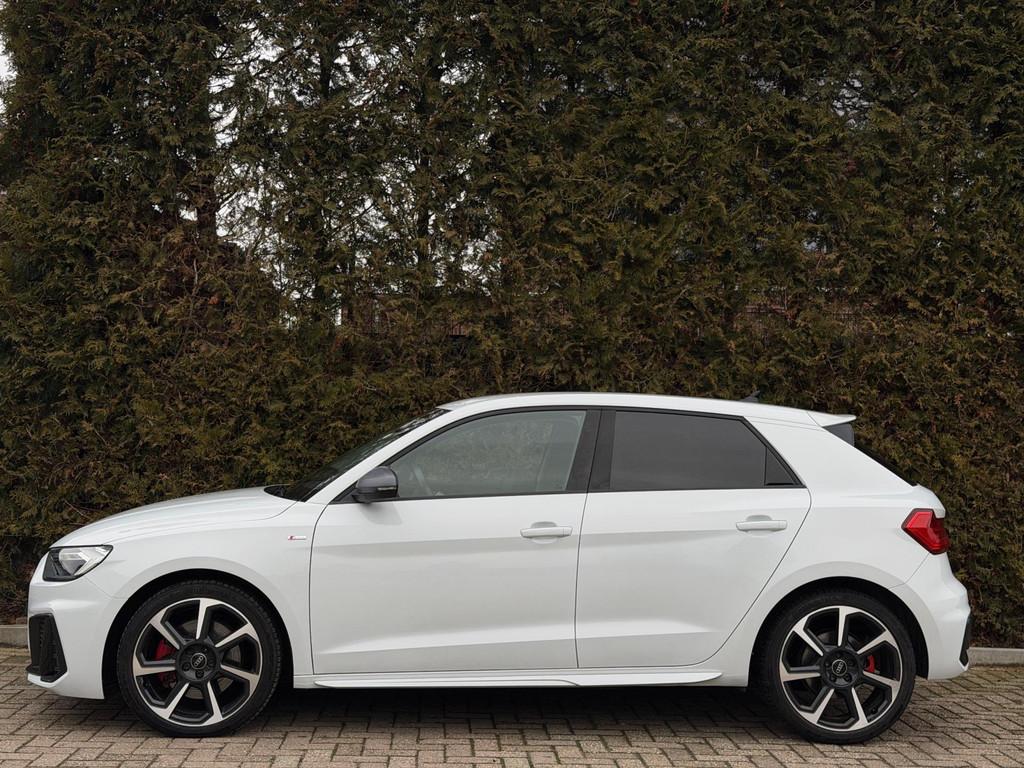 Audi A1 Sportback 40 TFSI 3x S-Line CarPlay 207pk, USB, Zwart, 4 cilinders, Leder en Stof