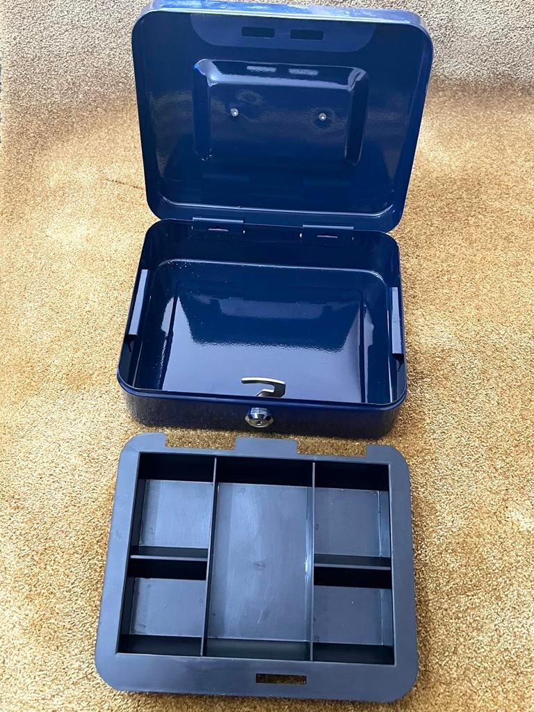 Blauwe metalen geldkist met sleutel en muntenbak, Ophalen of Verzenden, Zo goed als nieuw, Brandkast