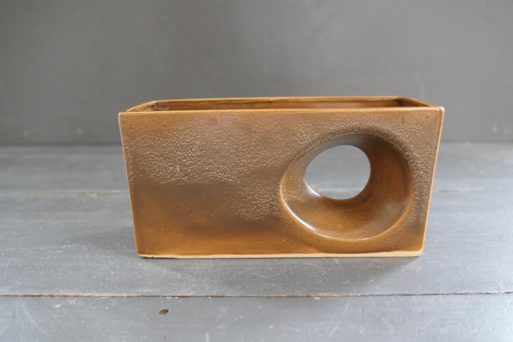 Vintage vaas bloembak M1 bruintinten met gat, Verzenden