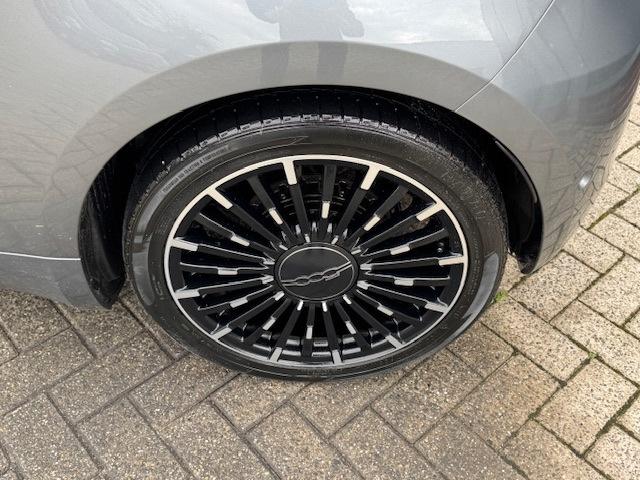 Fiat 500 e 3+1 La Prima *extra deur *keyless *camera *leder, Gebruikt, 118 pk, 4 stoelen, Leder