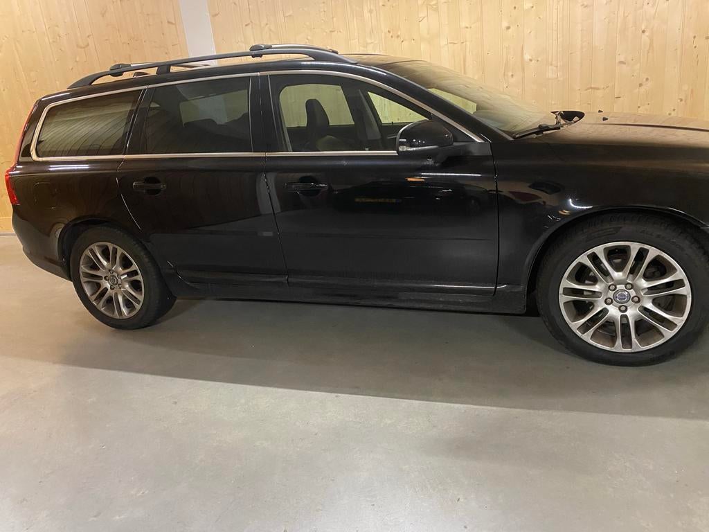 Volvo V70 T4 132KW Aut. 2011 Zwart Inscription, 1596 cc, 4 cilinders, 179 pk, Zwart