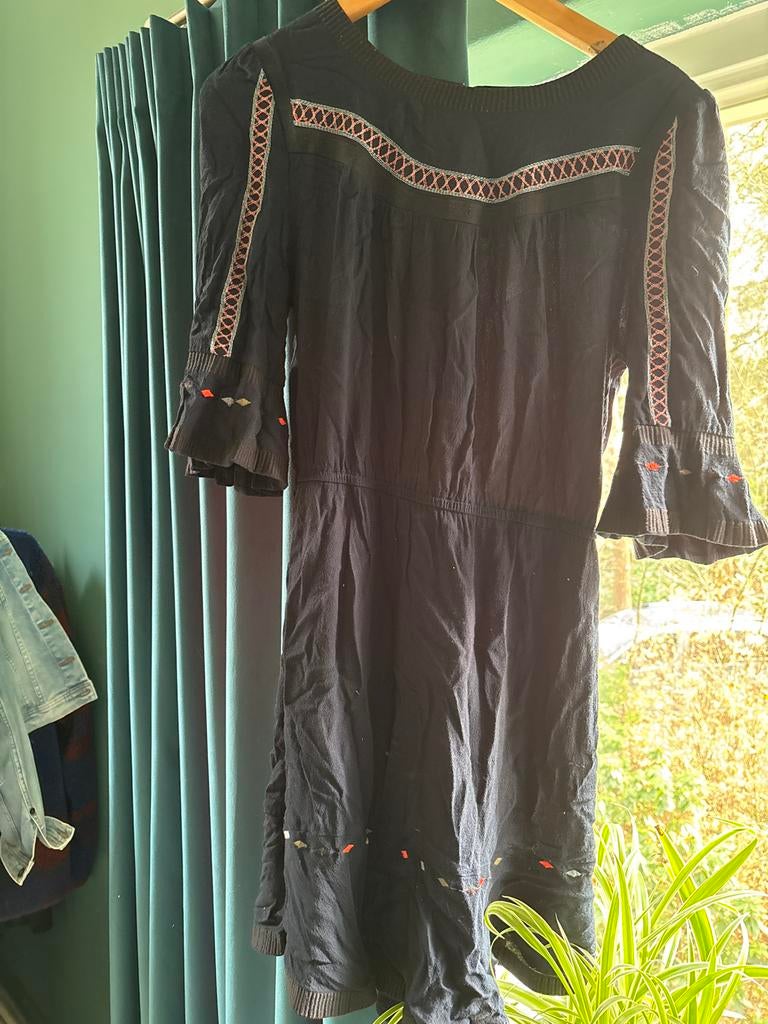 Ba&sh donkerblauwe jurk met geborduurde details, maat 3, Kleding | Dames, Ophalen of Verzenden, Gedragen, Maat 38/40 (M), Blauw