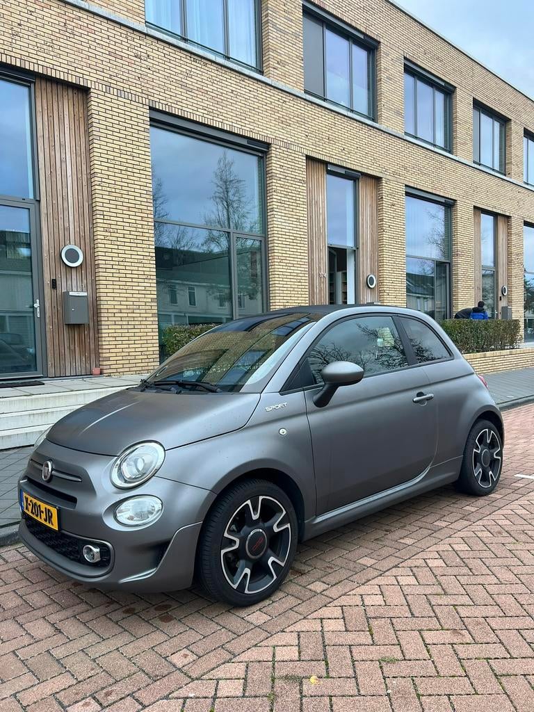 Fiat 500 cabrio 1.0 70pk Hybrid 2021 Matgrijs, Auto's, Fiat, Voorwielaandrijving, 40 €/maand, Zwart, 4 stoelen