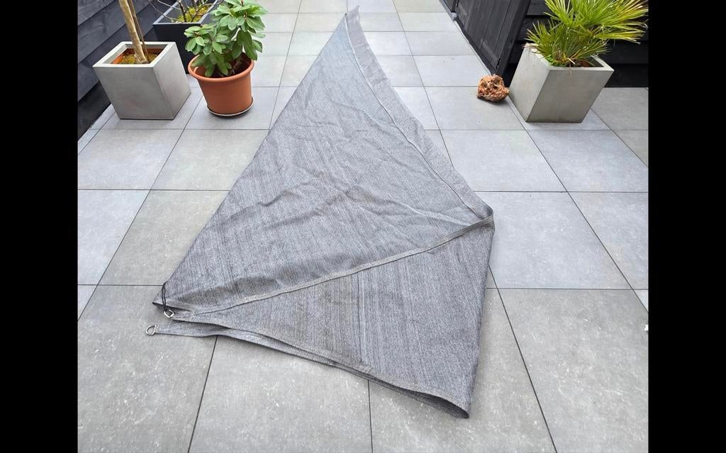 Schaduwdoek 5x5x5 m HDPE driehoek grijs, Tuin en Terras, Schaduwdoeken, Ophalen