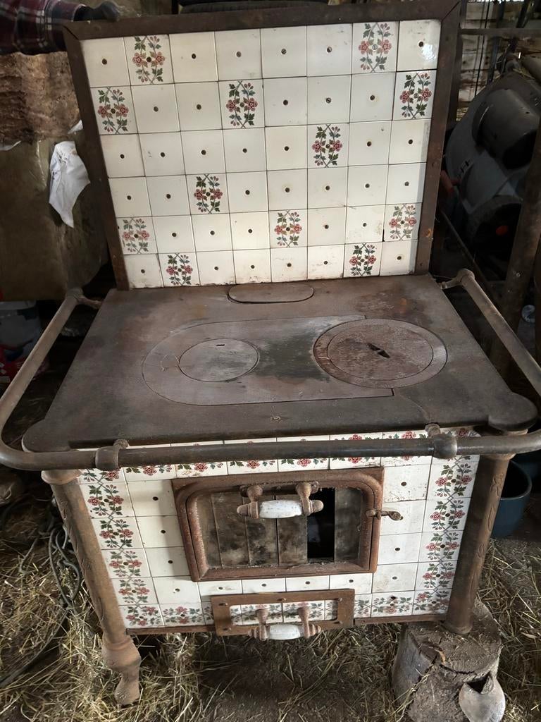Antieke tegelkachel - Opknapper voor de liefhebber, Huis en Inrichting, Kachels, Ophalen, Gebruikt, Houtkachel, Vrijstaand