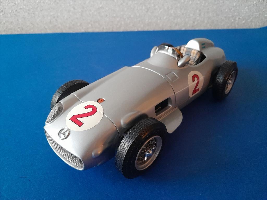 1:18 CMC M-019 Mercedes-Benz W196 #2, Fangio, Hobby en Vrije tijd, Modelauto's | 1:18, Ophalen of Verzenden, Zo goed als nieuw