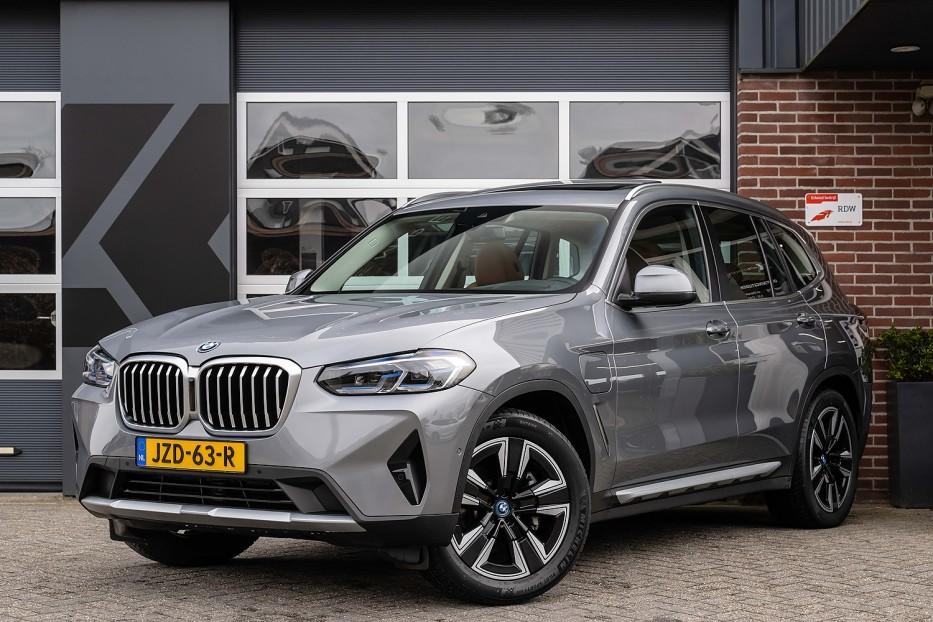 BMW X3 xDrive30e Business Edition Plus | Panorama | Head-Up, 1998 cc, Gebruikt, Vierwielaandrijving, 184 pk