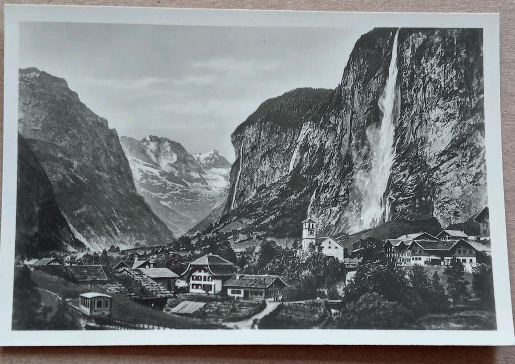 Lauterbrunnen und Staubbach Berglandschap jaren 40-60, Ophalen of Verzenden, 1940 tot 1960, Gebruikt