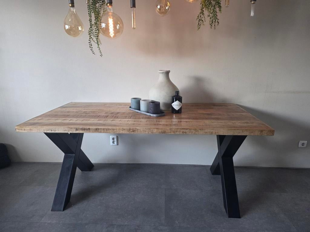 Eettafel van mangohout te koop., Huis en Inrichting, Ophalen, Overige materialen, 50 tot 100 cm, Zo goed als nieuw