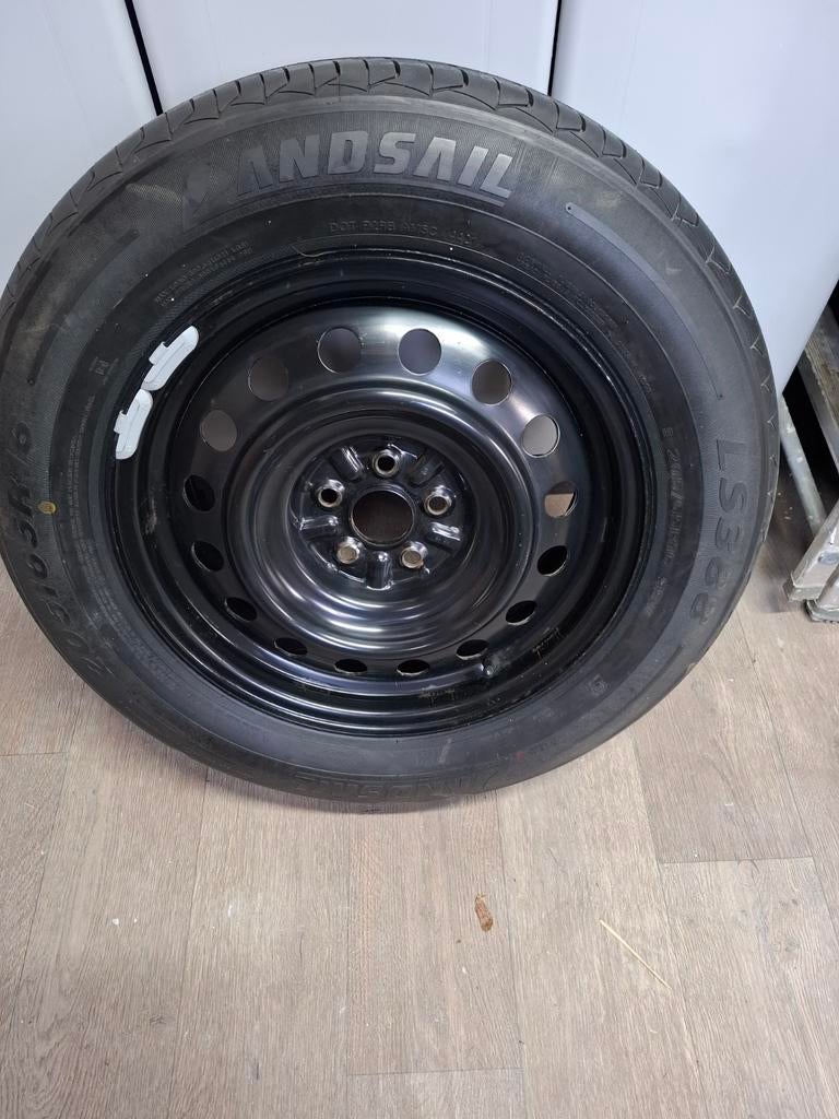 Toyota yaris cross reserve wiel, Ophalen
