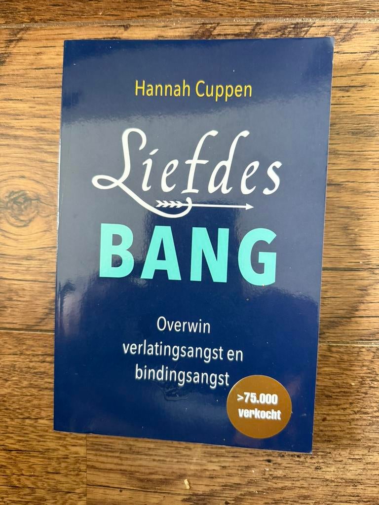 Liefdesbang - Hannah Cuppen in nieuwstaat, Boeken, Ophalen of Verzenden, Zo goed als nieuw