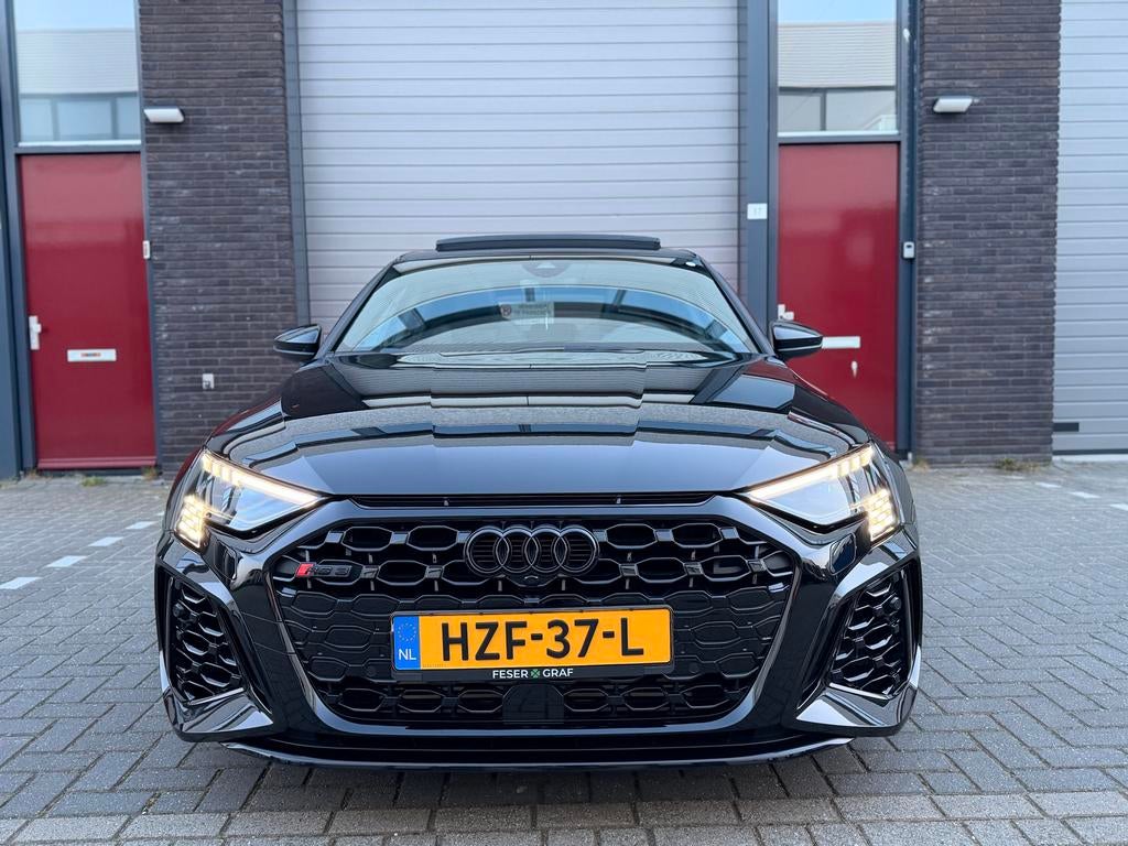 Audi RS3 2.5 TFSI Quattro 400pk Pano | B&O | Alcantara  2022, Automaat, 4 cilinders, Zwart, Vierwielaandrijving