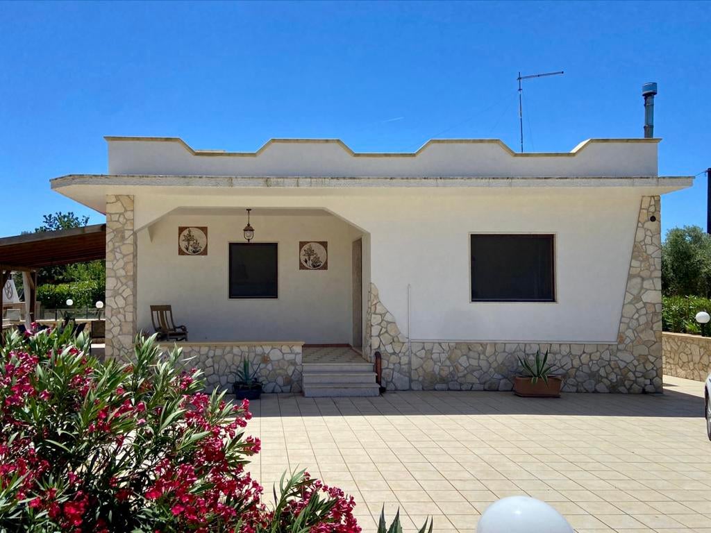 Te huur heerlijke vrijstaande villa in Ostuni puglia, Zwembad