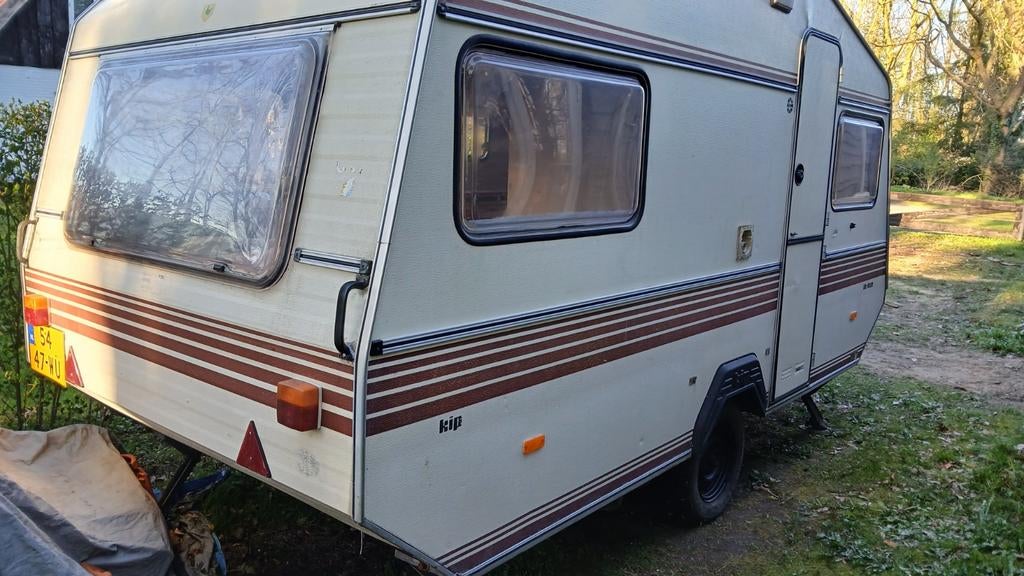 Kip caravan uit 1982   leuk renovatie project, Caravans en Kamperen, Ophalen, Gebruikt