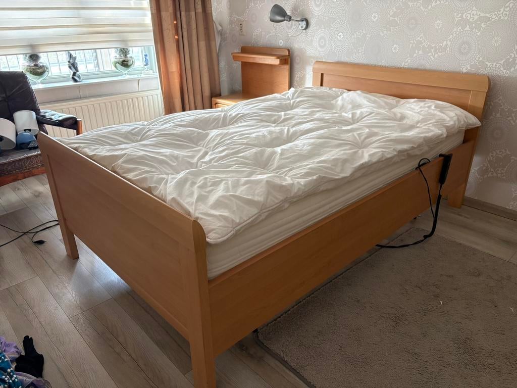 Bed elektrisch onderstel met matras 127x207x68cm, Ophalen, Gebruikt, Wit, Twijfelaar