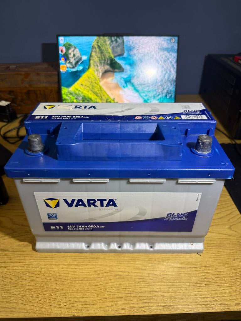Varta E11 12V 74Ah 680A accu, Ophalen, Gebruikt, Universele onderdelen