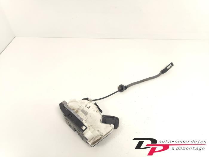 Deurslot Mechaniek 4Deurs links-achter van een Volkswagen Go