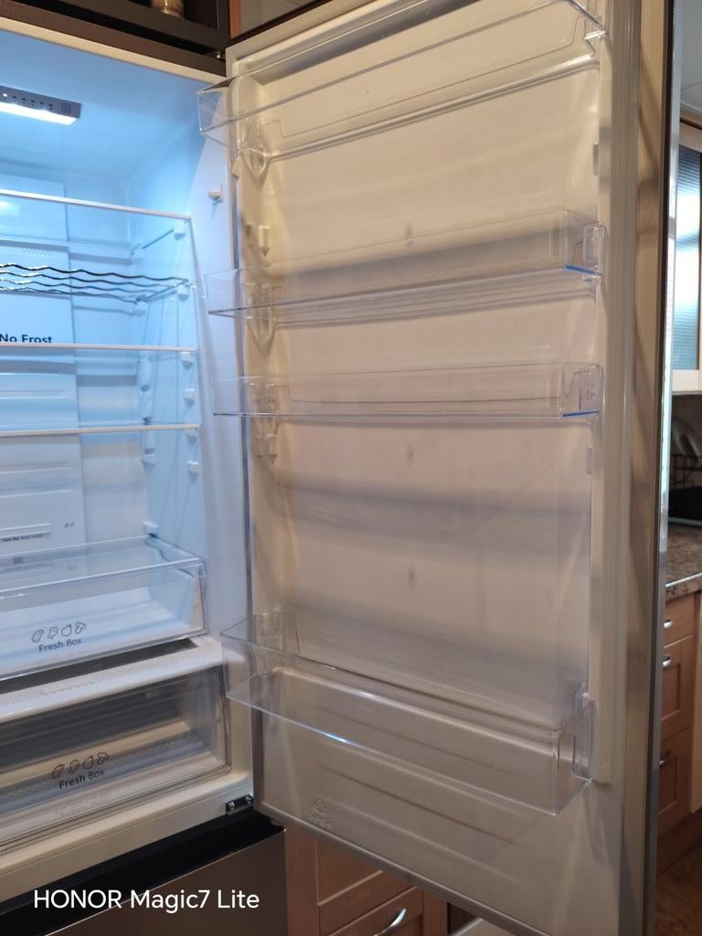 Hisense RB440N4ACA koelvries combinatie, Witgoed en Apparatuur, Koelkasten en IJskasten, 200 liter of meer, Ophalen, Met aparte vriezer