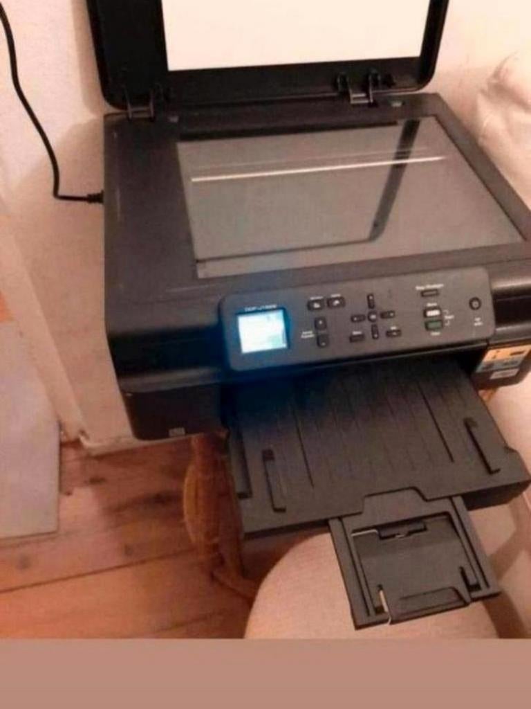 Te koop, Brother merk printer en scanner DSP-J162W., Ophalen, Zo goed als nieuw