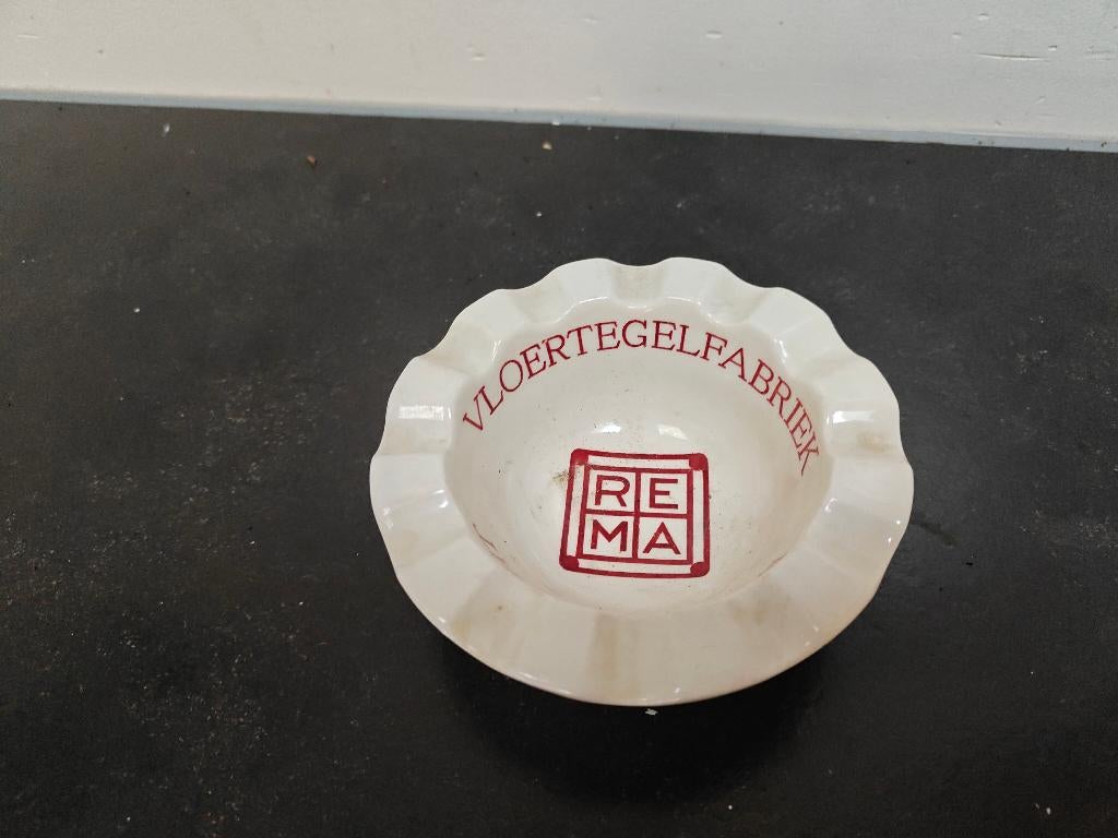 Petrus Regout asbak vloertegelfabriek Maastricht, Ophalen of Verzenden