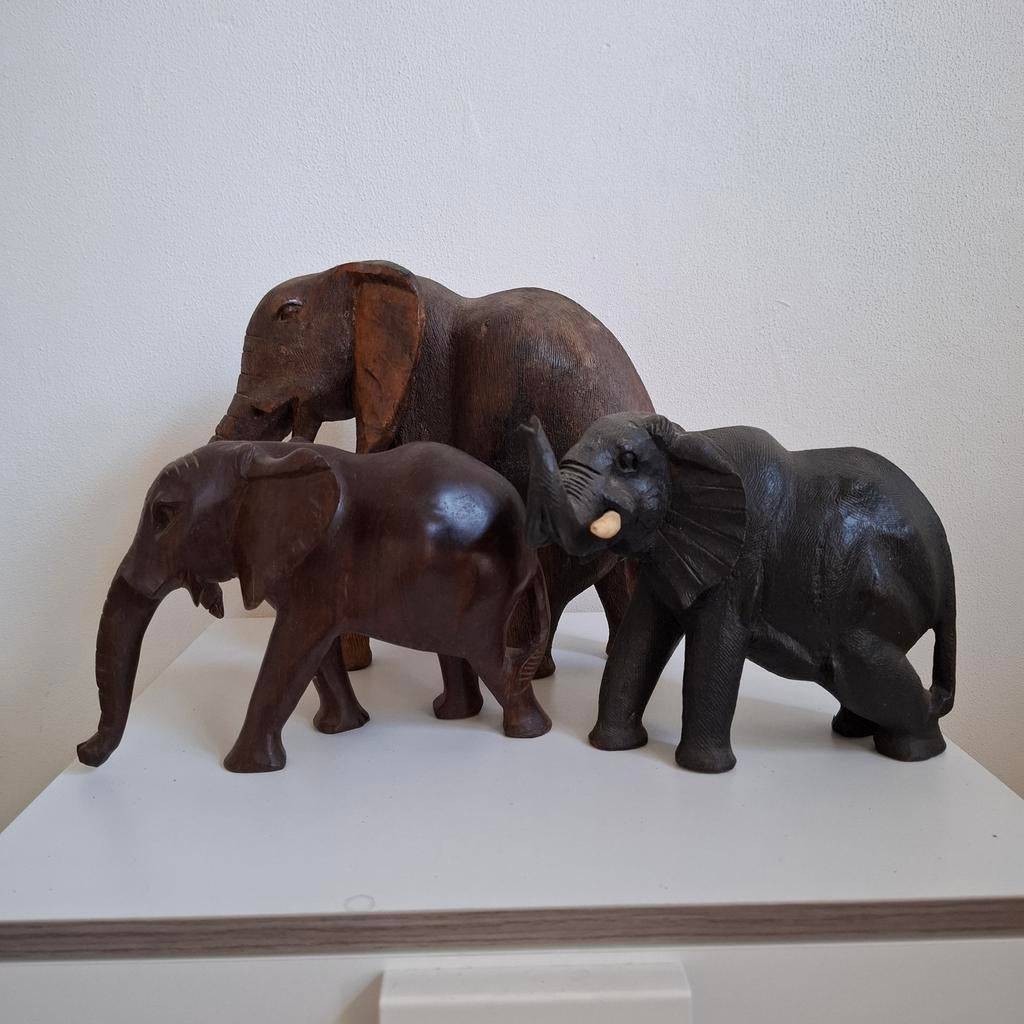 Houten olifanten, diverse formaten en kleuren., Ophalen of Verzenden, Gebruikt, Beeldje of Figuurtje