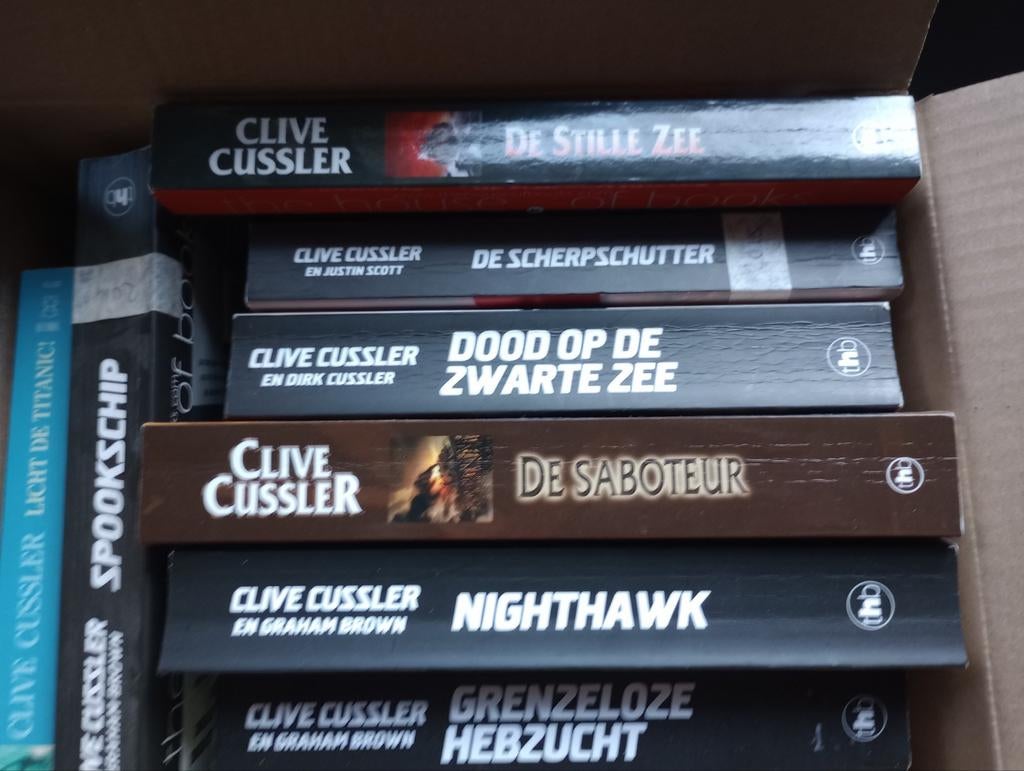 Meerdere boeken Clive Cussler, Ophalen, Gelezen