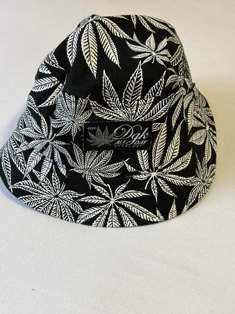 DGK Kayo Bucket Hat - Zwart met Witte Bladeren, Ophalen of Verzenden, Nieuw, One size fits all, Hoed
