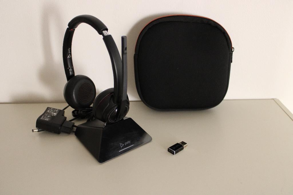 Plantronics Savi 8200 + beschermhoes, Plantronics, On-ear, Ophalen of Verzenden, Zo goed als nieuw