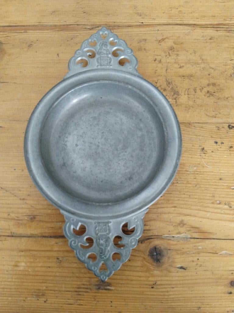 Tinnen papkom met stadswapen v Leiden 2x, Ophalen of Verzenden