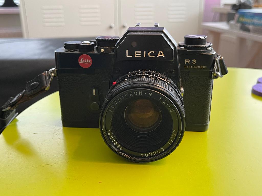 Leica R3 Electronic + twee Leitz lenzen van 50 mm en 135 mm, Ophalen, Gebruikt, Spiegelreflex, Leica