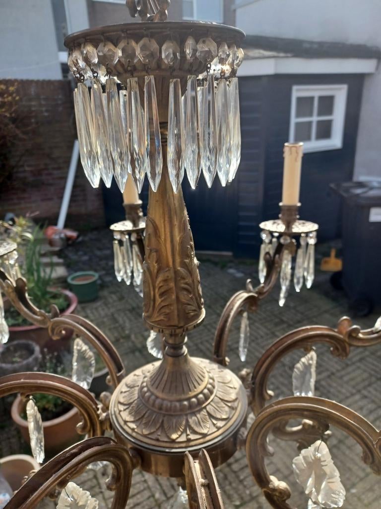 Bronzen kroonluchter, Ophalen