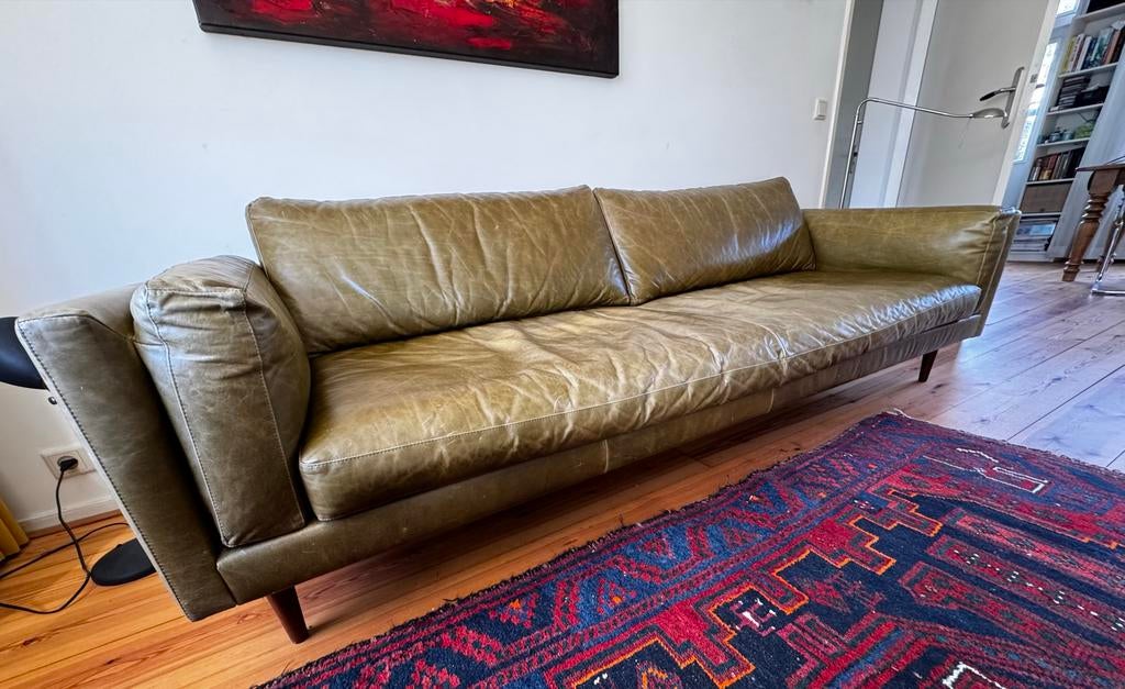 Loods 5 olijfkleurige driezitsbank - 240cm - licht beschadig, Huis en Inrichting, Banken | Bankstellen, Ophalen, Gebruikt, Driepersoons