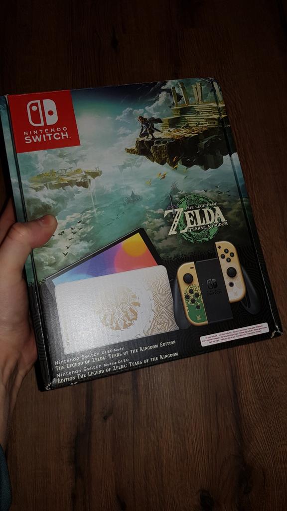 Nitendo switch Oled limited edition zelda, Ophalen of Verzenden, Nieuw, Met 1 controller, Switch OLED