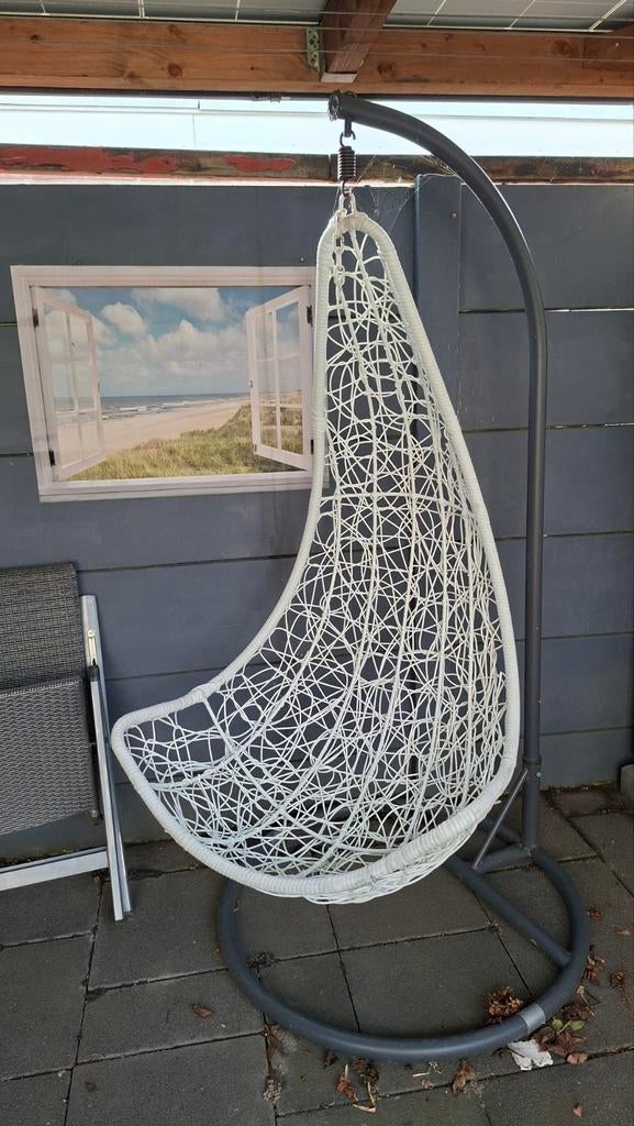 Comfortabele hangstoel voor buiten - Wit wicker, Tuin en Terras, Tuinstoelen, Ophalen, Zo goed als nieuw, Wicker
