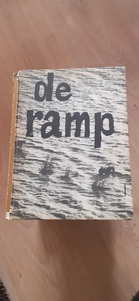 DE   RAMP, Ophalen of Verzenden, Zo goed als nieuw