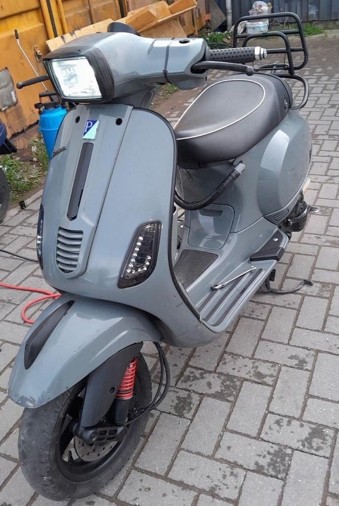 Vespa s50 gebruikt met zadelslot afstandsbediening ,, Ophalen of Verzenden, Gebruikt, Benzine