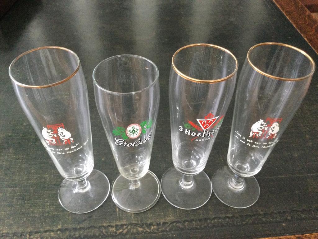 Vier mooie oude bierglazen jaren zestig, Ophalen of Verzenden, Zo goed als nieuw, Glas of Glazen, Overige merken