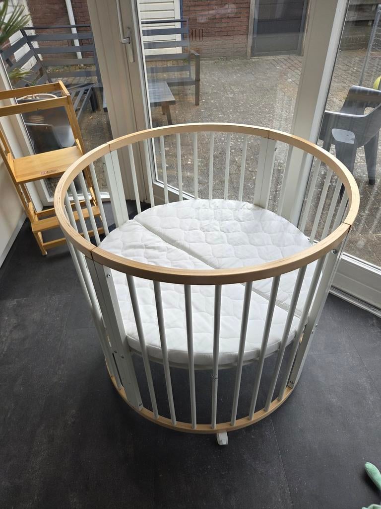 Ronde box met dik matras, Ophalen, Zo goed als nieuw, Rond, In hoogte verstelbaar