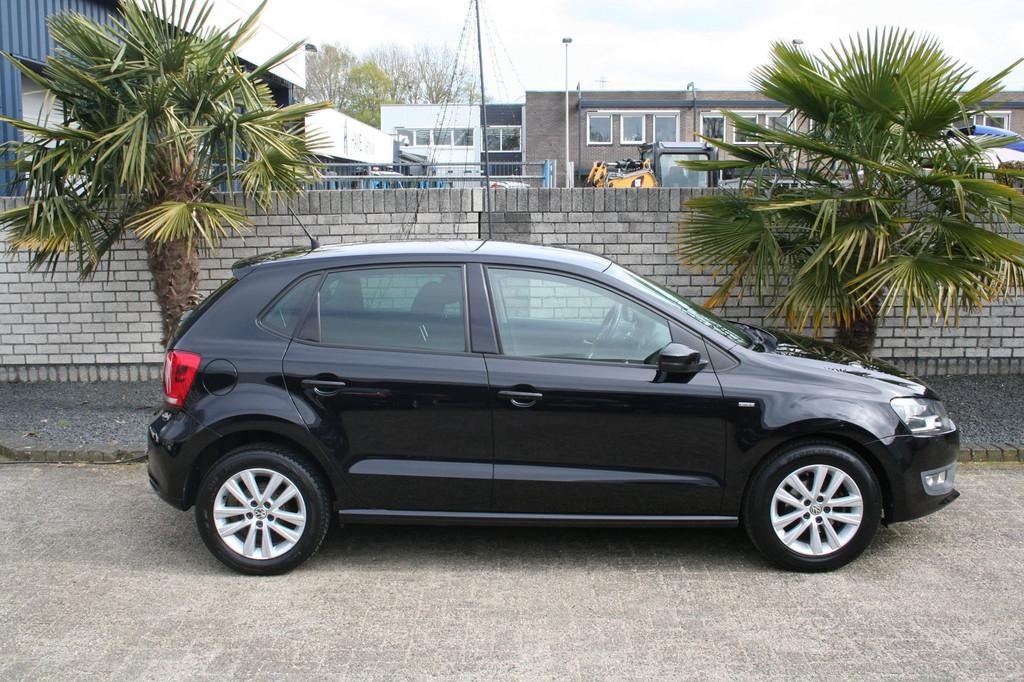 Volkswagen POLO 1.2-12V LIFE, Auto's, Euro 5, Gebruikt, 1198 cc, Zwart