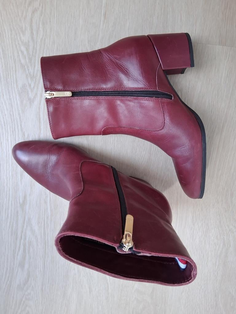 Tommy Hilfiger enkellaarsjes maat 40, Ophalen, Zo goed als nieuw, Rood