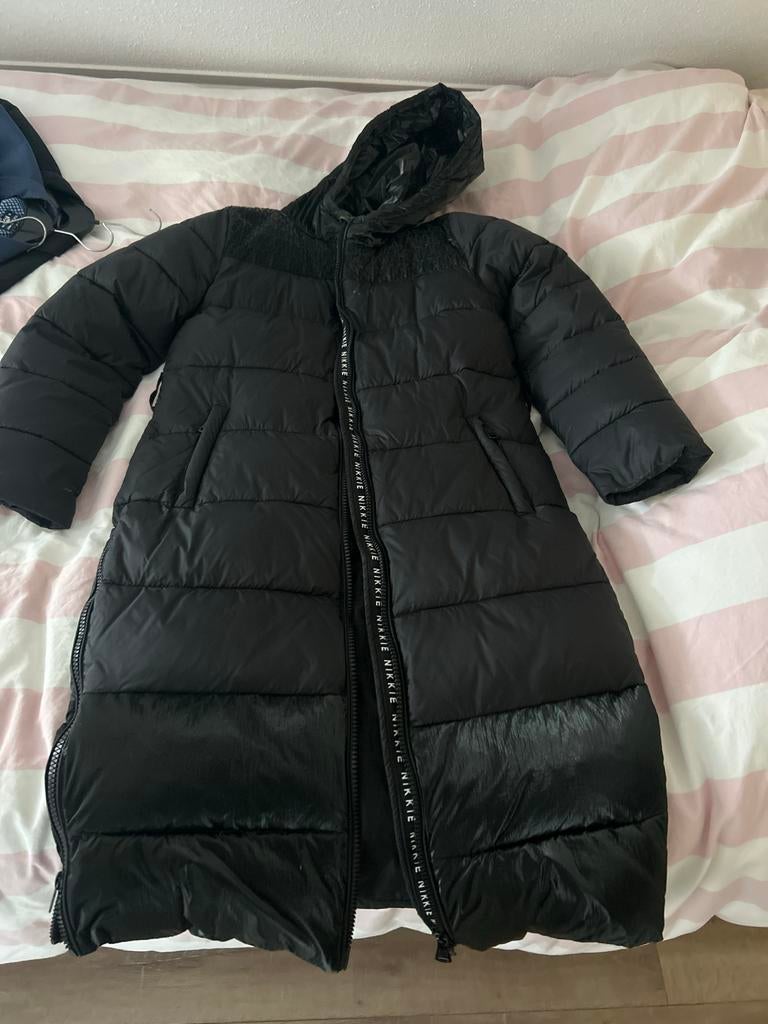 Nikkie Puffer Jas Zwart - Maat M, Kleding | Dames, Jassen | Winter, Ophalen of Verzenden, Gedragen, Maat 38/40 (M), Zwart