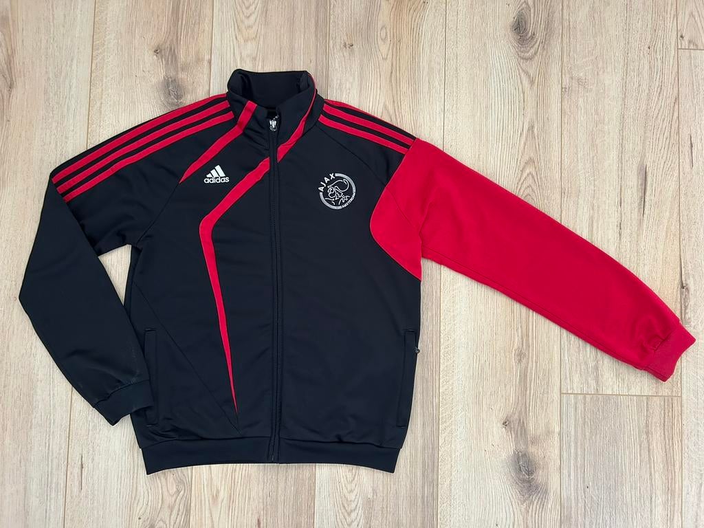 Adidas Ajax trainingsjas jas voetbal vest zwart rood 152 158, Ophalen of Verzenden, Gebruikt, Jongen of Meisje, Jas